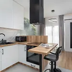 Air-conditioned In With Parking By Renters