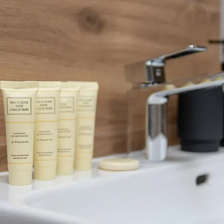 Air-conditioned In With Parking By Renters Διαμέρισμα *