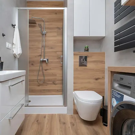 Air-conditioned In With Parking & Balcony By Renters Appartement *