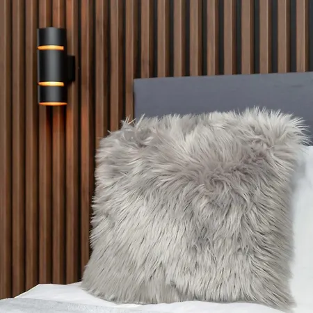 Air-conditioned In With Parking By Renters *