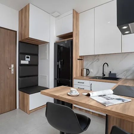 Air-conditioned In With Parking & Balcony By Renters Appartement *