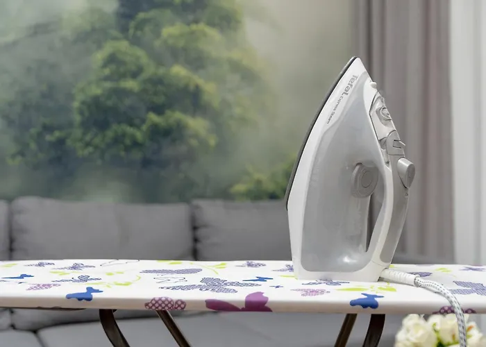 Air-conditioned In With Parking By Renters *