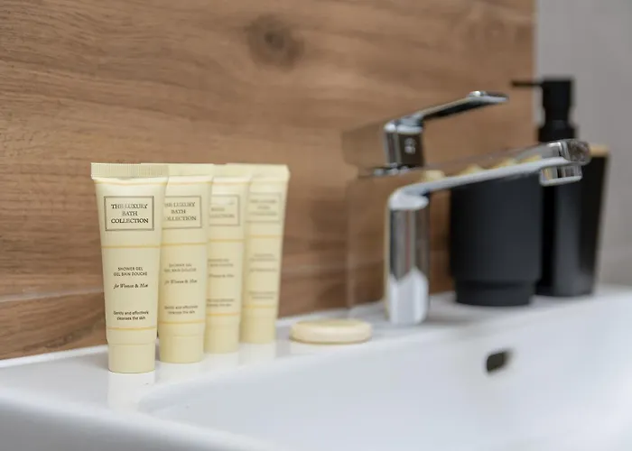 Air-conditioned In With Parking By Renters Lägenhet *